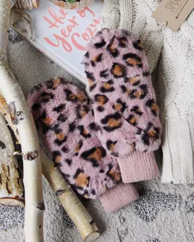 Snowy Birch Gloves in Pink
