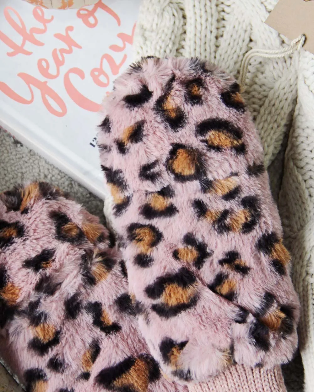 Snowy Birch Gloves in Pink