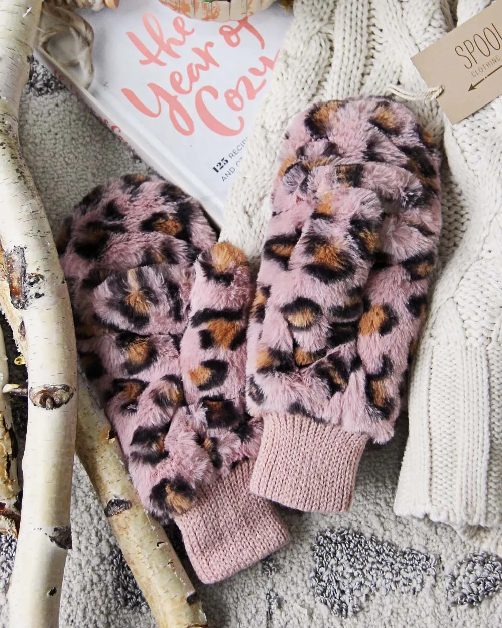 Snowy Birch Gloves in Pink